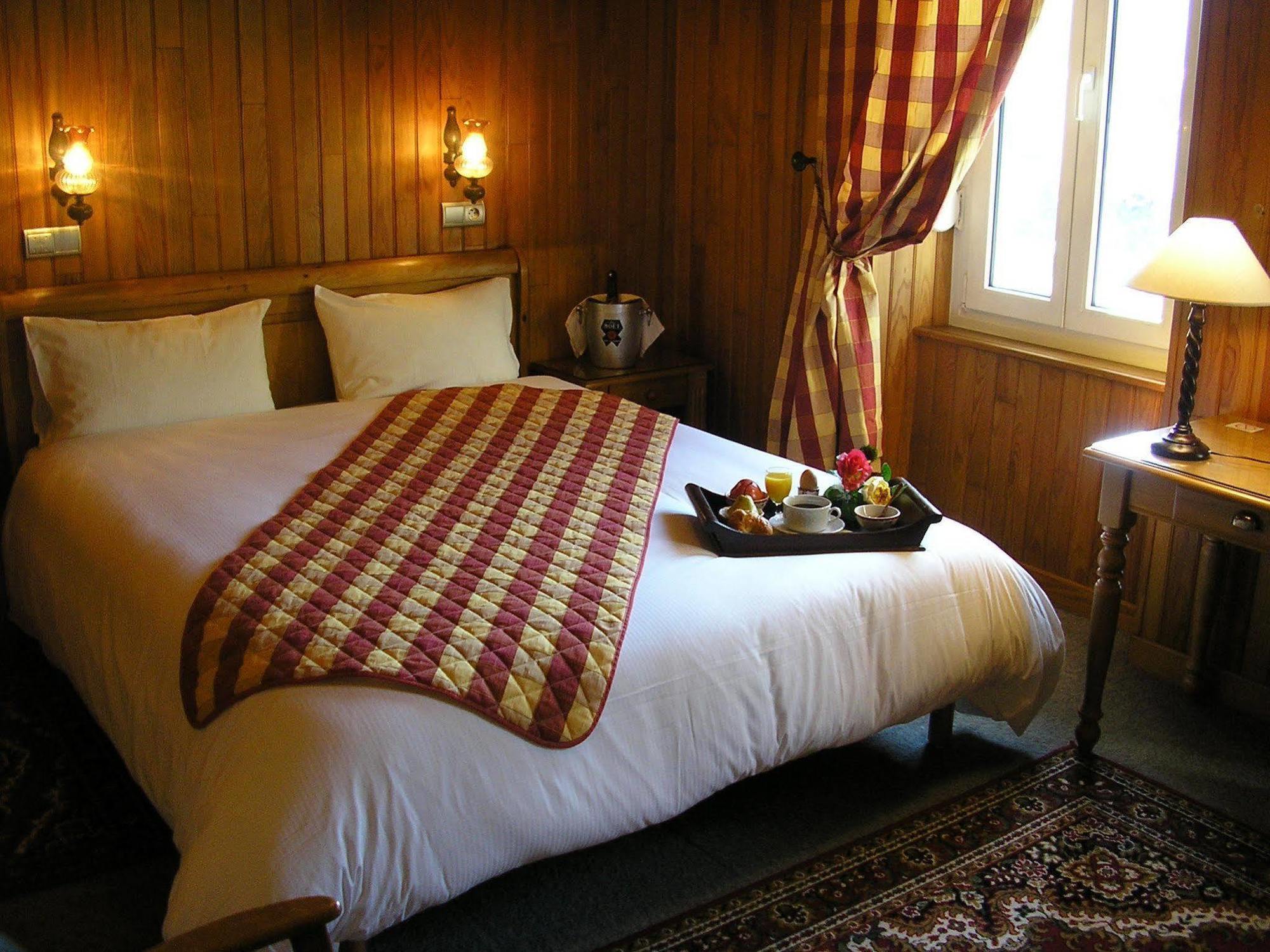 Logis Hotel Des Bains Жерарме Экстерьер фото