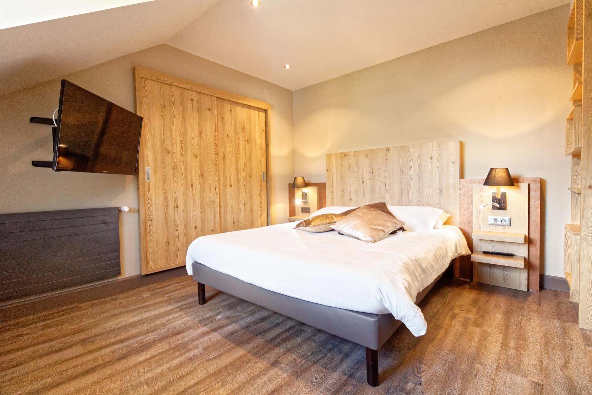 Logis Hotel Des Bains Жерарме Экстерьер фото
